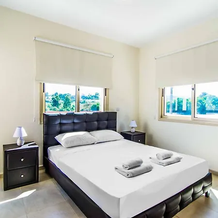 Villa Prengos Sea View *