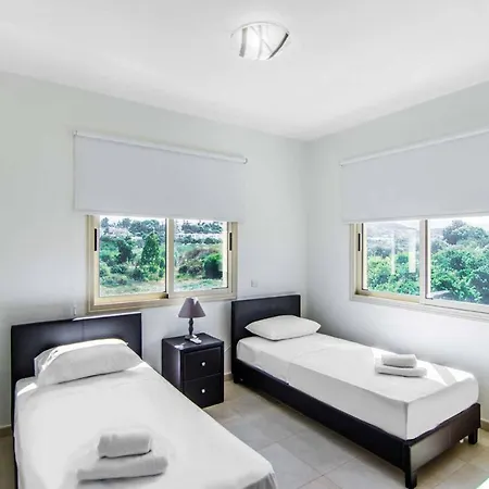 Villa Prengos Sea View *