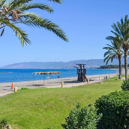 Villa Prengos Sea View *
